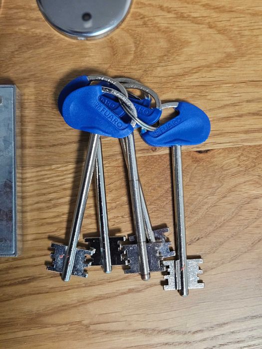 Замок врізний сувальний Fuaro V10/S-60.00.3R14