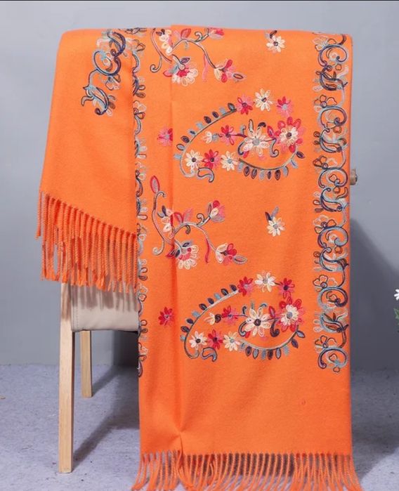 Szalik zimowy haftowany gruby