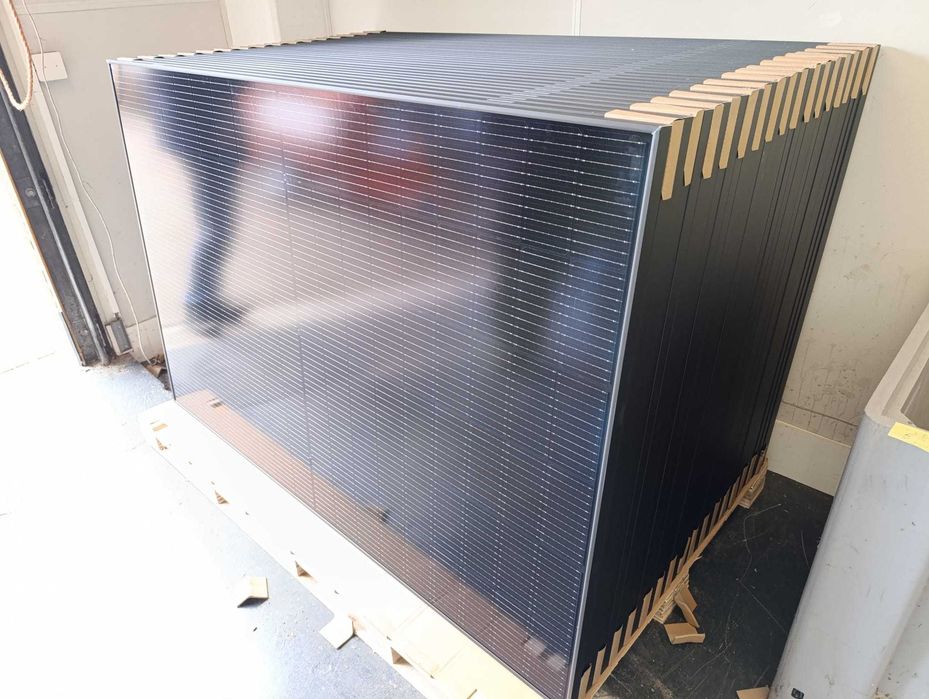Nowe panele fotowoltaiczne Full Black 405 wat JA SOLAR
