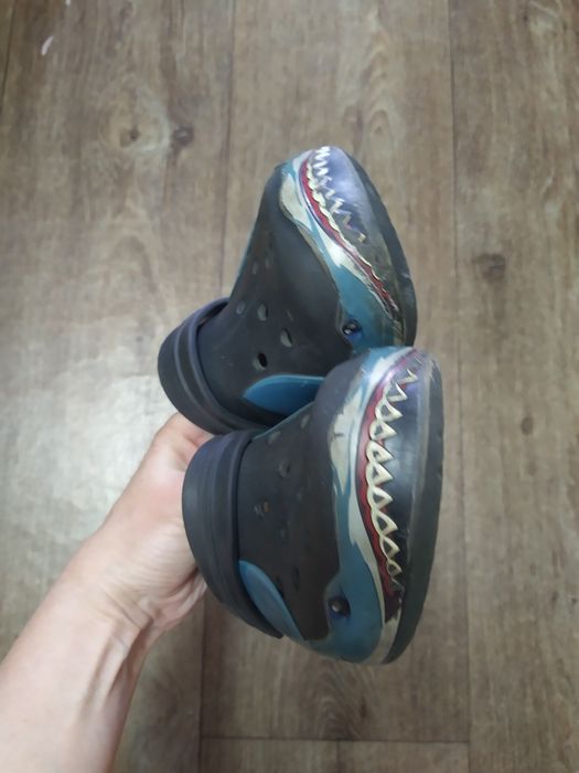 Crocs акули розмір J1