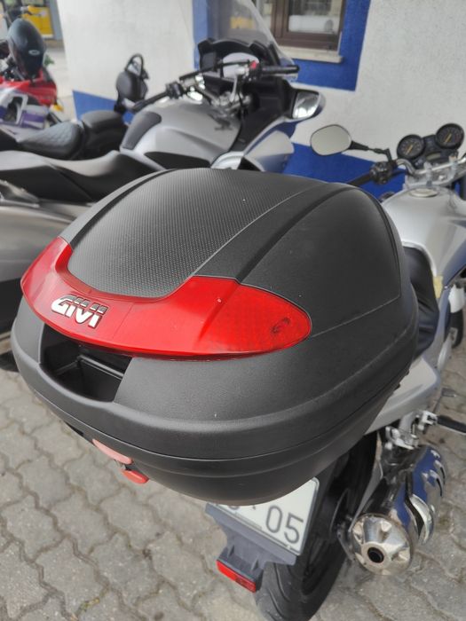 Vendo Top Case GIVI E370 Monolock 39L original italiano.