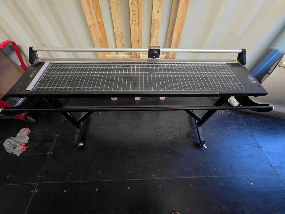 Trymer Metalowy ze stelażem 122 cm