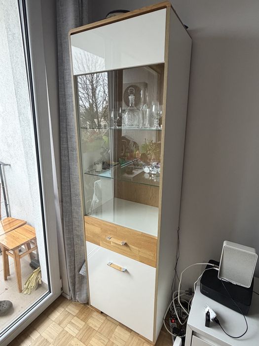 Podświetlana witryna biała