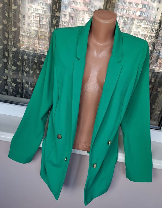 Зелёный нарядный женский пиджак жакет