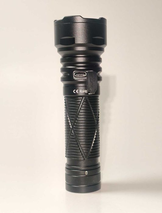 4-diodowa latarka, poręczna, zbalansowana, poprawiona, 4500LM, ->500m