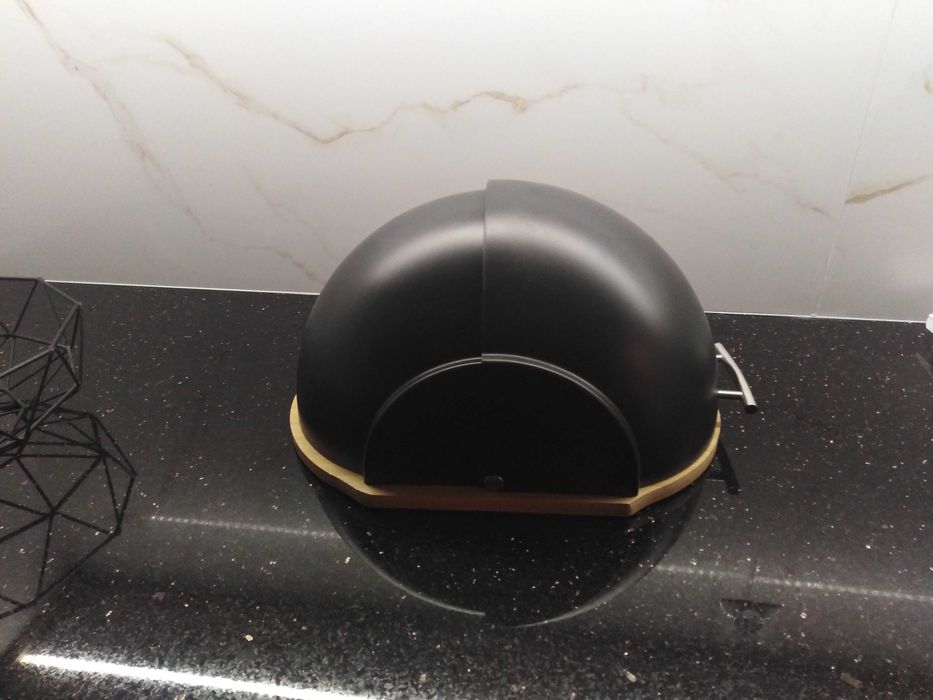 Chlebak pojemnik na pieczywo czarny kask