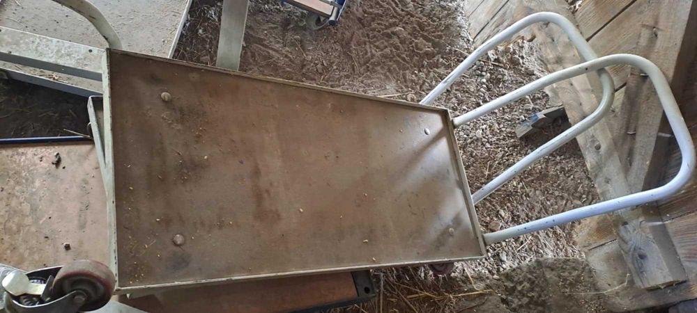 Sprzedam wózki warsztatowe