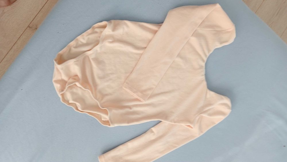 Body jasny beż, rozm 122-128 nowy, 110-116 używany