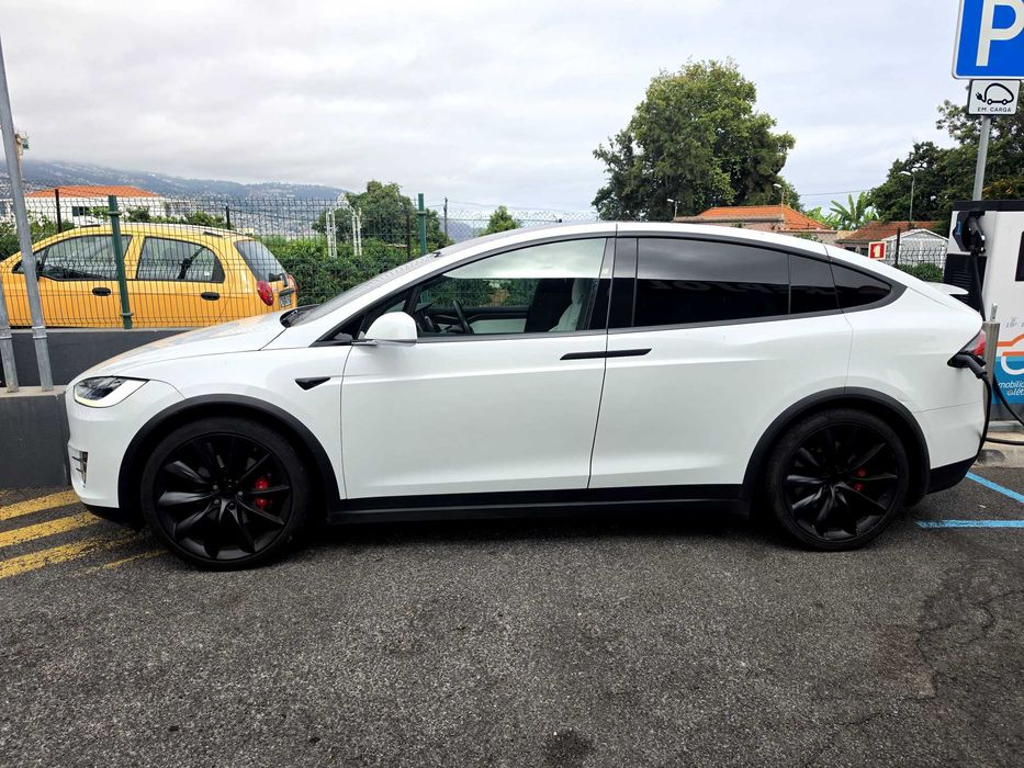 Tesla model X  772cv Apenas 38.000 kms