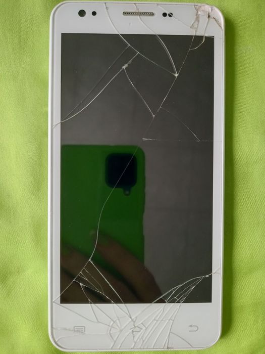 Мобильный телефон S-TELL смартфон