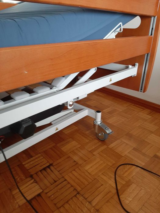 Cama hospitalar elétrica variável em altura + Colchão