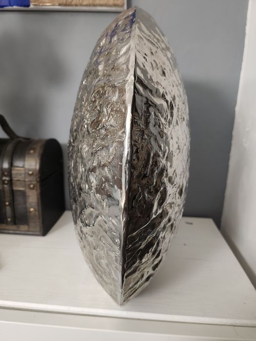 Jarra Decorativa Grande Prateada em Alumínio Martelado