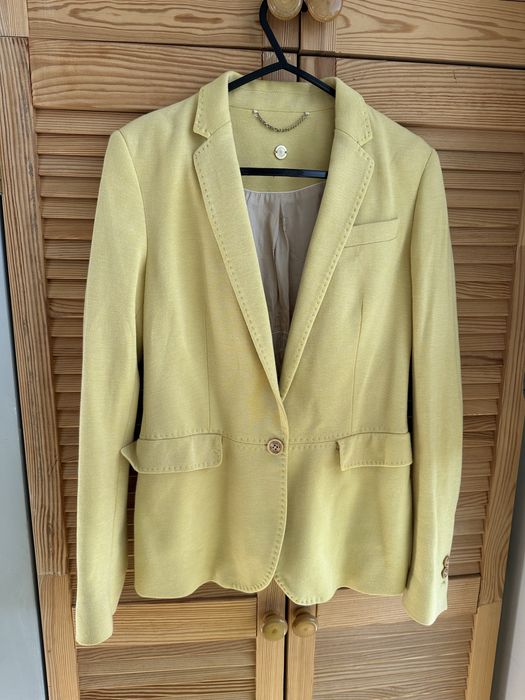 Жіночий лимонний піджак Massimo Dutti