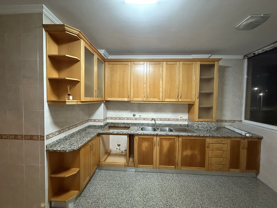 Cozinha em boa madeira