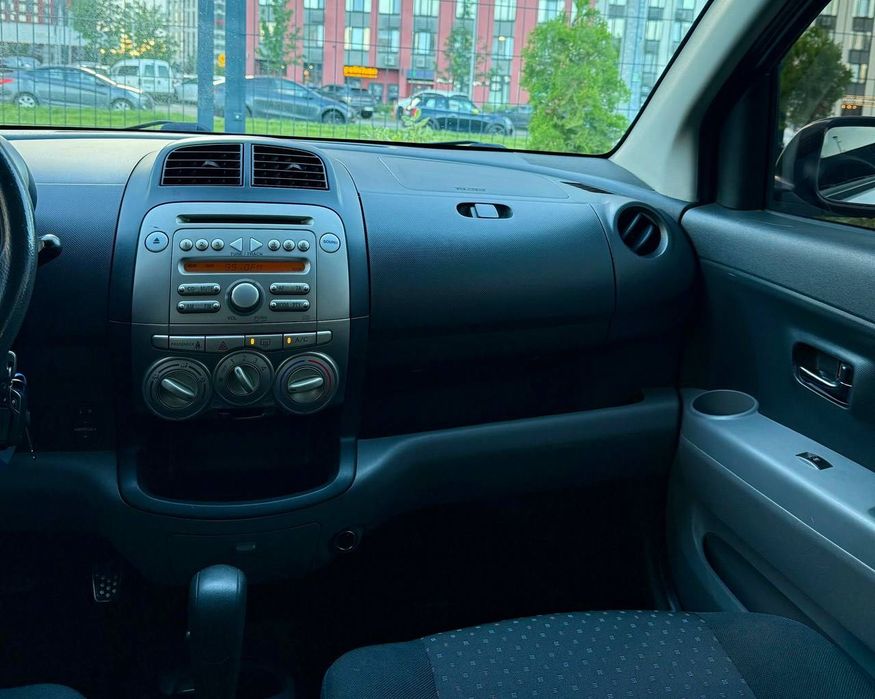 Продаж Daihatsu Sirion
