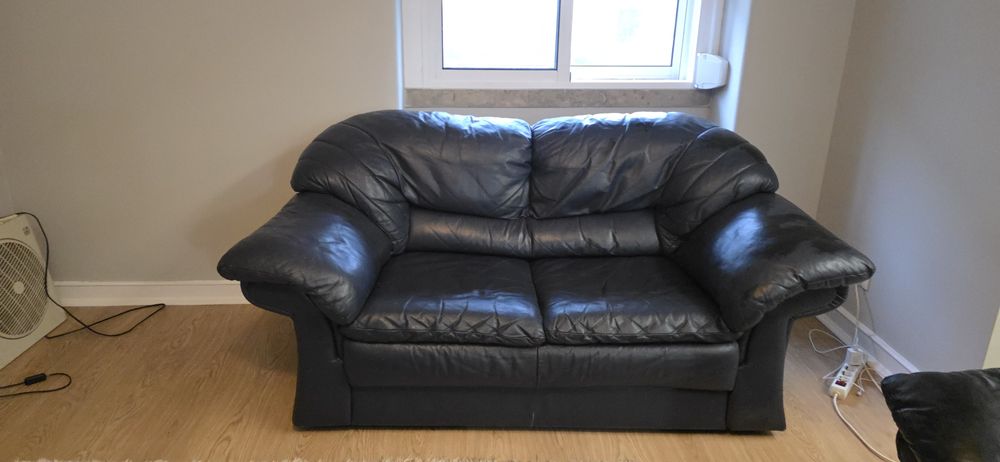 Sofas de pele preto ,  de dois lugares cada