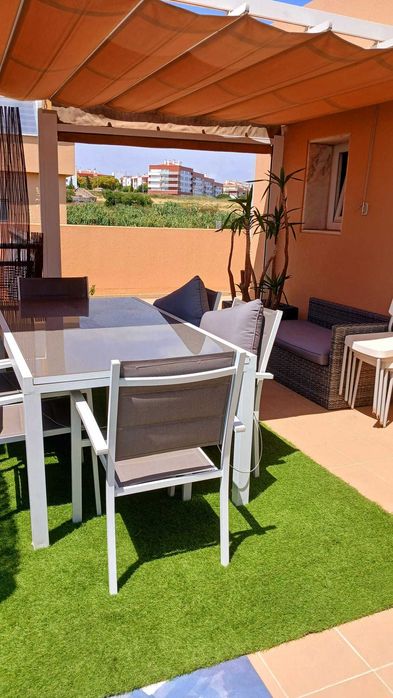 Apartamento T0 convertível em T1 com amplo Terraço Carcavelos