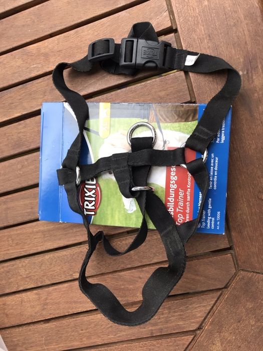 Arnês com controle de mandibula