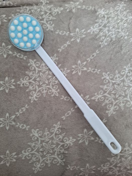 Aplikator balsamu z głowicą masującą