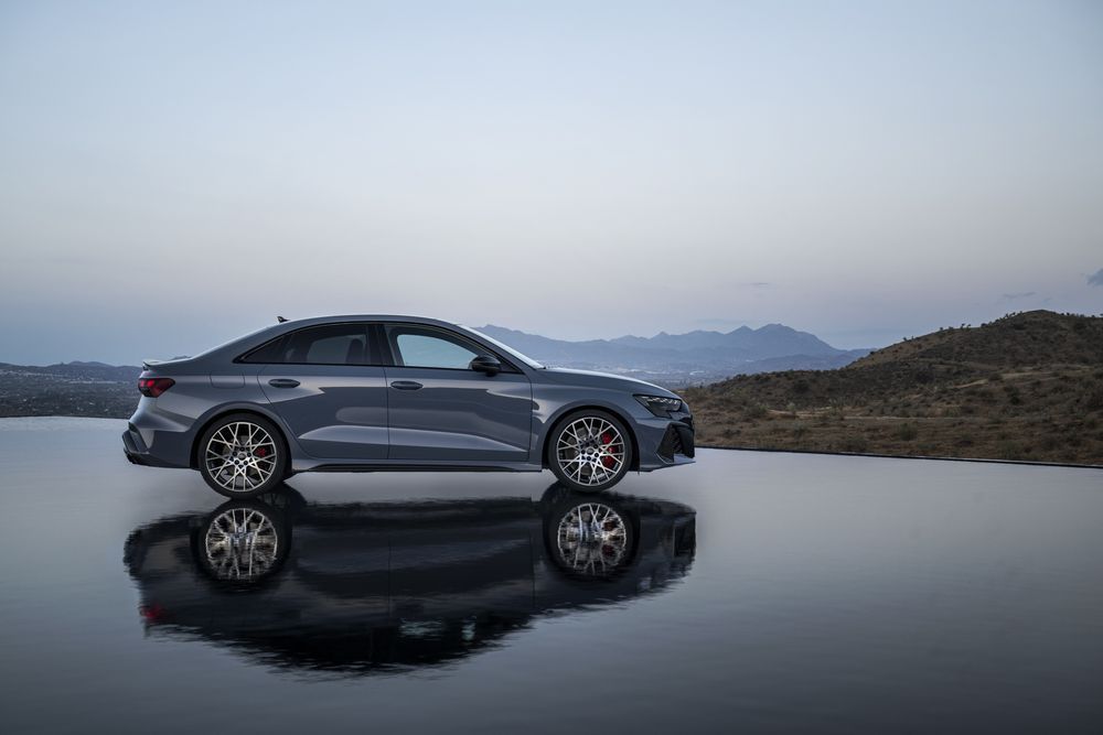 Audi RS3 Limousine TFSI quattro S tronic foto 2