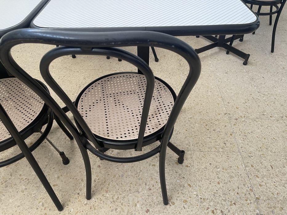 Mobiliário Café (13 Mesas e 17 Cadeiras para Café, Restaurante ou Pastelaria)