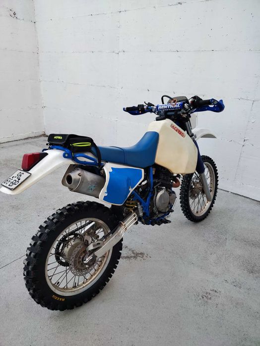 Suzuki DR 350 em Bom Estado