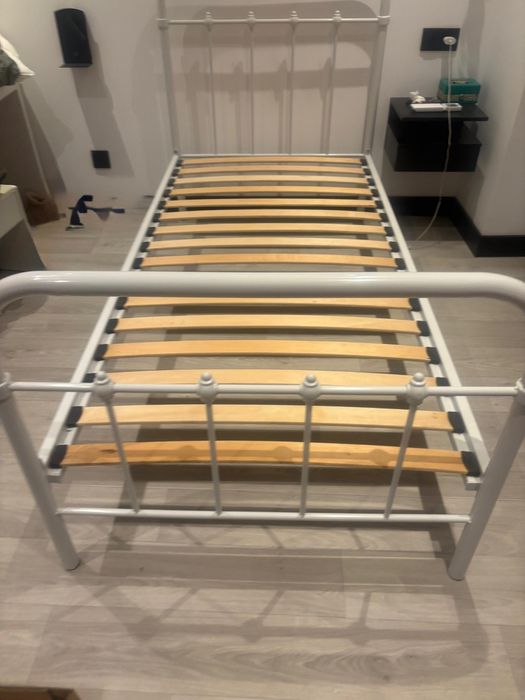 Cama de ferros semi nova