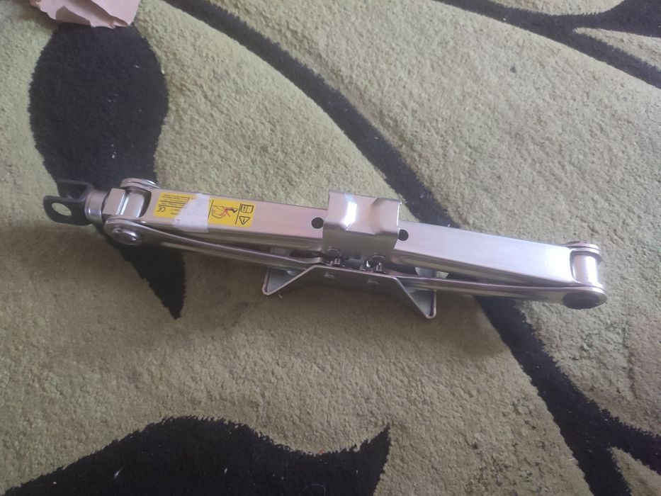 Домкрат Ford Volkswagen Hyundai Kia Mitsubishi Toyota Chevrole Fiatt