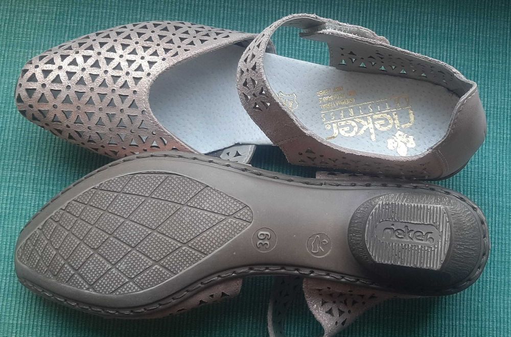 Perłowe sandałki f-my Rieker rozmiar 39