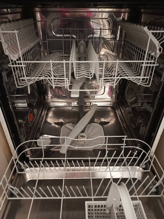 Продам посудомийну машину