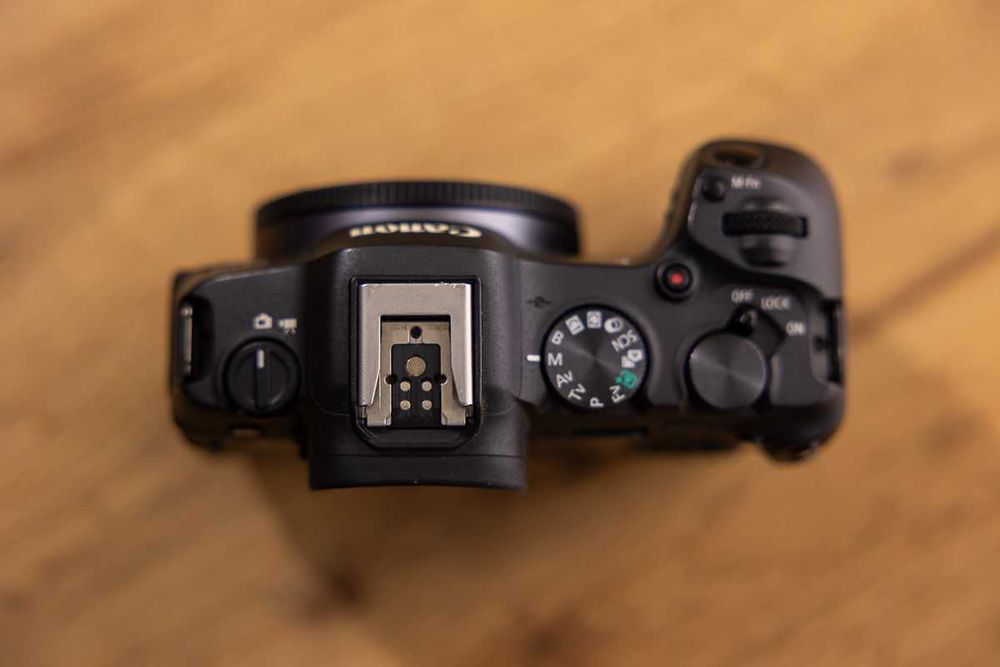 Продам Canon R8
