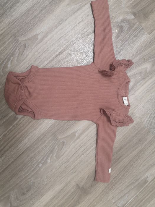 Prążkowane body z falbanką Newbie r 62