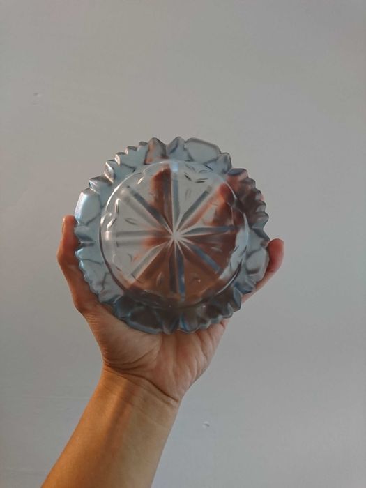 Używana niebieska szklana popielniczka popielnica PRL retro stara