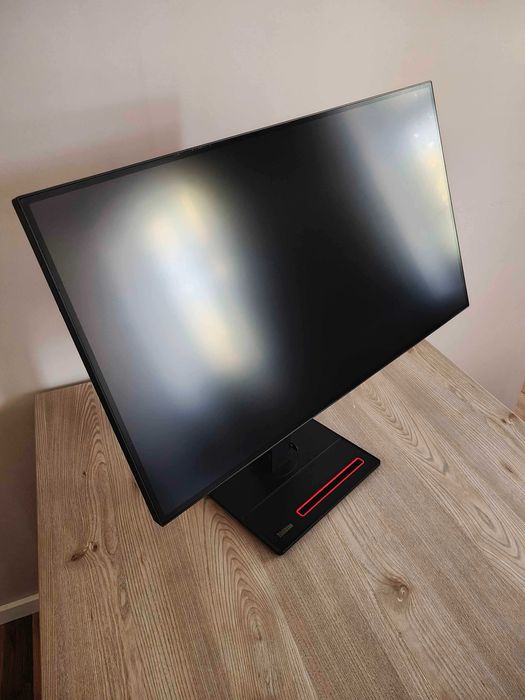 Monitor Lenovo 27 cali Bardzo dobrym stanie