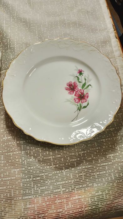 Pratos decorativos 1€ cada513992378035087361