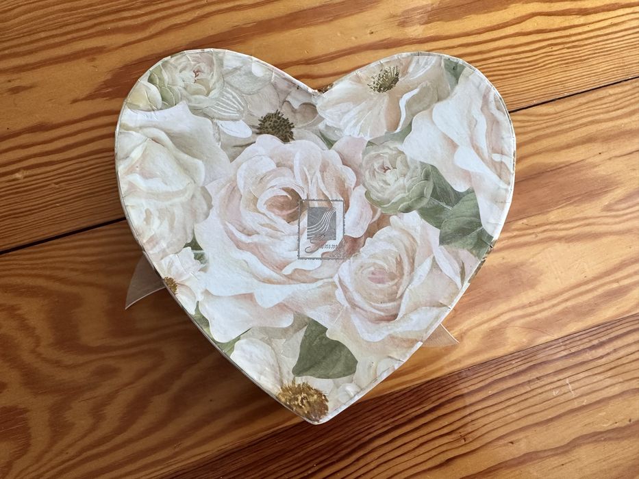 Pudełko w kształcie serca na biżuterię i drobiazgi