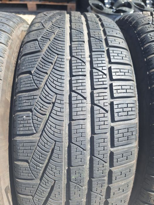 Opony zimowe Pirelli Sottozero Winter 210  235 50 r19
