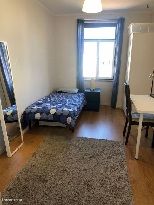 Quarto - localizado em São Sebastião Lisbon