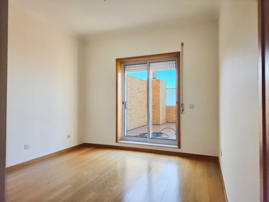 T1 com Terraço, Vista Mar e Lugar de Garagem – Santo Ovídio, a 200m do Metro