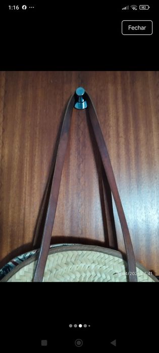 Cesta com alças em couro