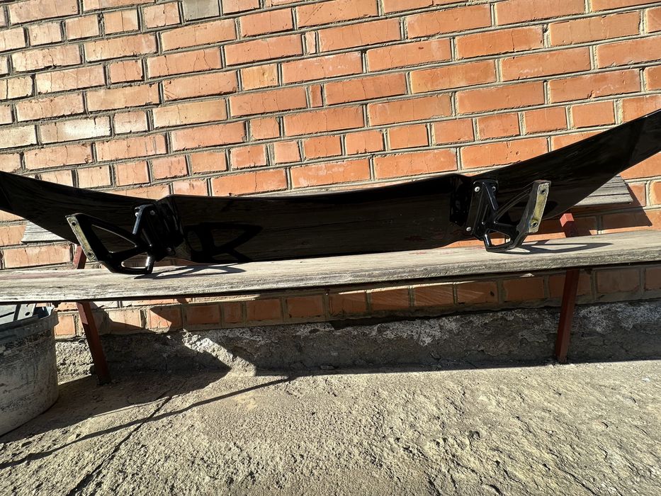 Продам спойлер чорний