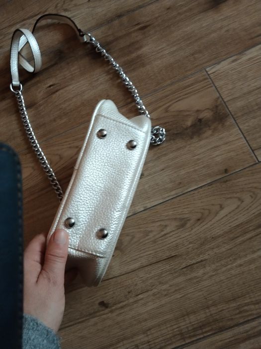 Torebka listonoszka srebrna w dobrym stanie