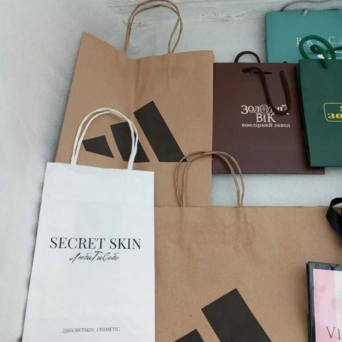 Цена за 16 штучек!! Подарочные пакеты б/у .