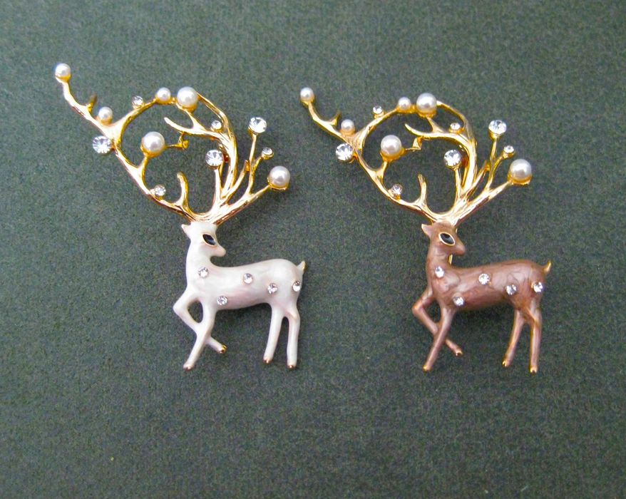 Alfinete / Broche / Pregadeira Veado Branco c/ Perolas  NOVO