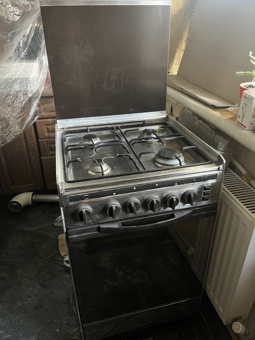 Газова плита Delonghi