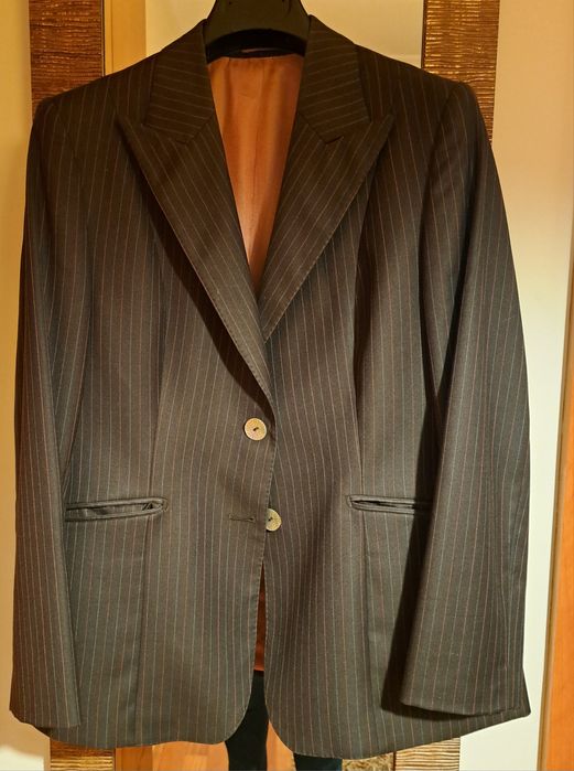 Fato Senhora- casaco T.48 e calça T. 42 Tecido em Lã Fina e com Riscas