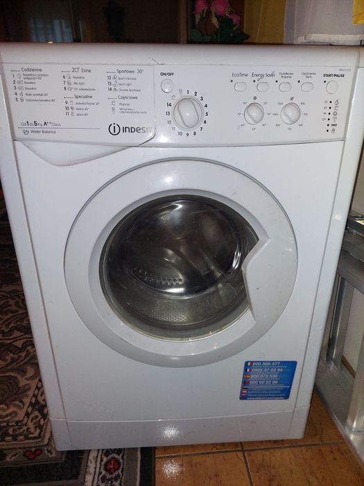 Zadbana czysta  pralka Indesit 1200 obrotów 5kg