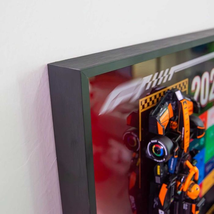 Suporte de Parede para LEGO Speed Champions F1 10 em 1 | Painel de Exposição 75x45cm para Carros LEGO 77242–77251 |  (Modelos Não Incluídos)