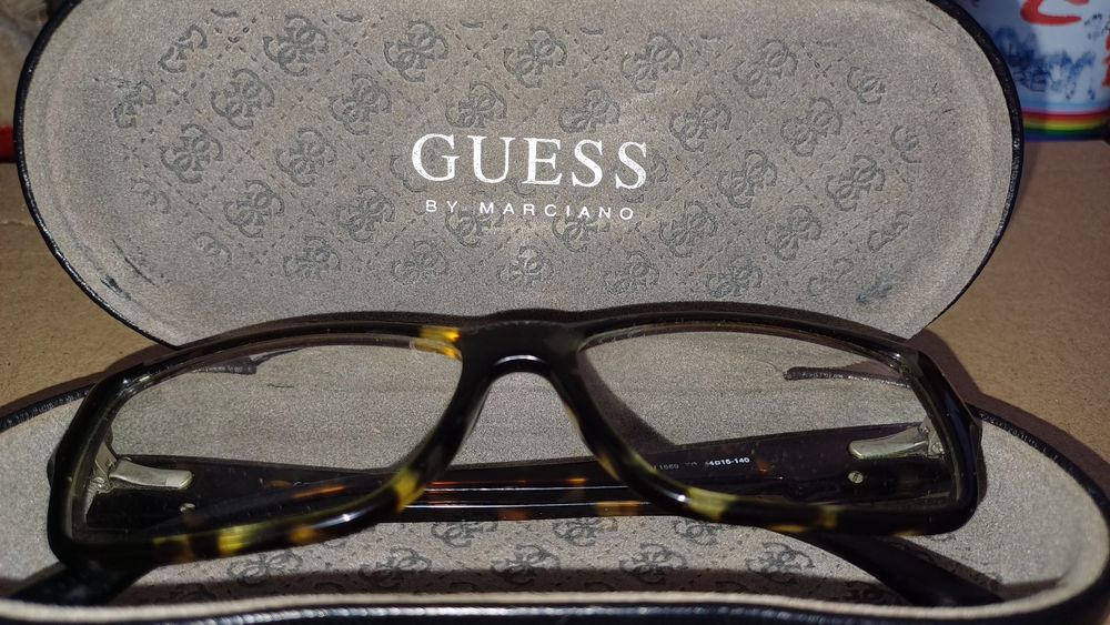 Armações de óculos da GUESS