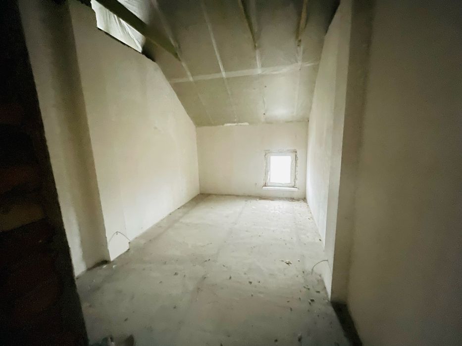 Продаж будинку біля лісу та річки